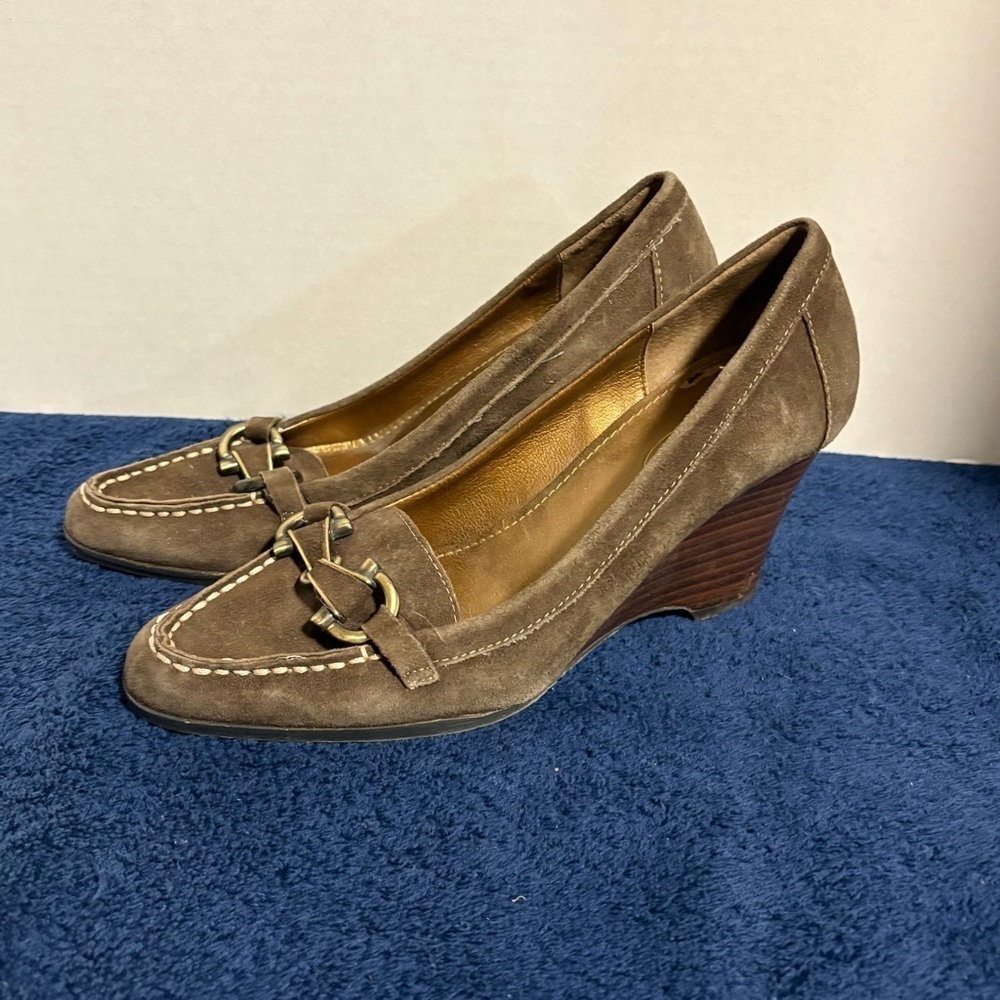 Talbots Brown Suede Wedge Heel Loafer Brass Horse Bit Buckle Womens 7.5B 7.5